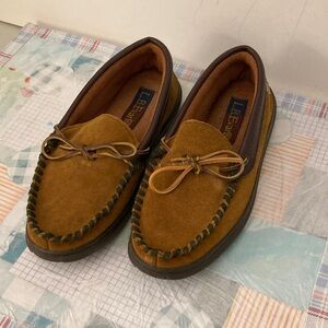 L B Evan’s Atlin Men’s Tan Suede Moccasin Slippers men’s size 8M
